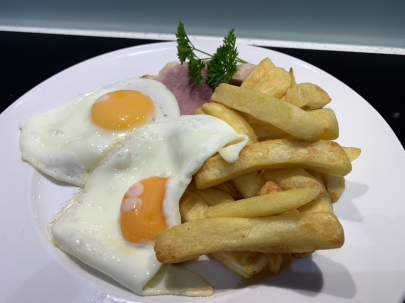 Home-cooked ham, eggs and chips